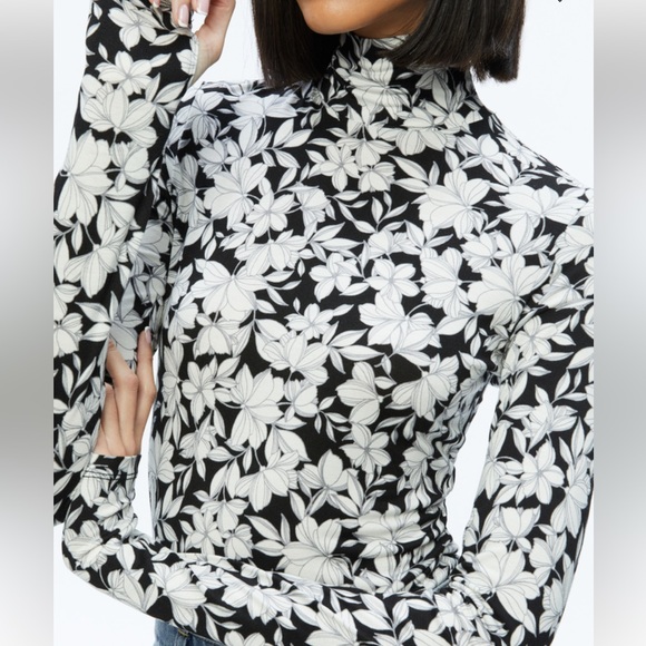 Alice + Olivia DELAINA TURTLENECK TOP NWT MEDIUM Black & White print - Picture 3 of 4